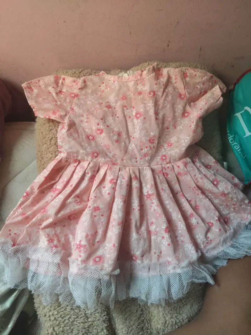 Vestido infantil rosa con encaje floral - 3