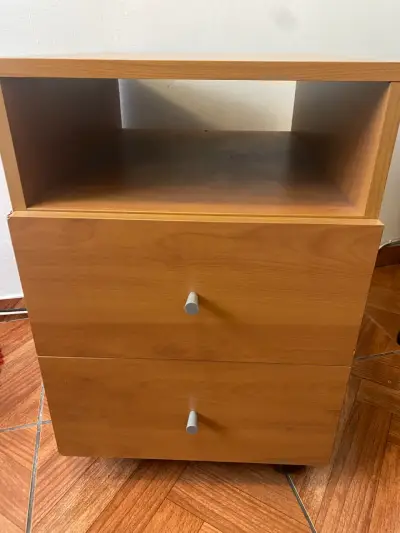 Velador de Madera con Ruedas y Dos Cajones - miniatura 1