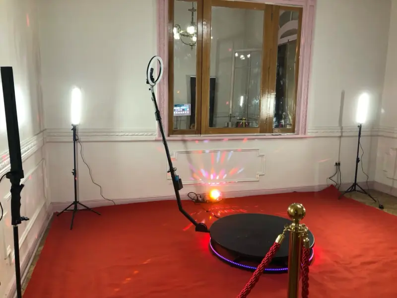 Cabina 360 completa con iluminación y alfombra roja - 2