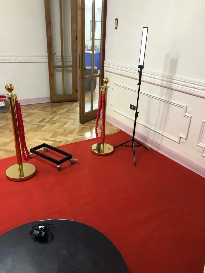 Cabina 360 completa con iluminación y alfombra roja - 3