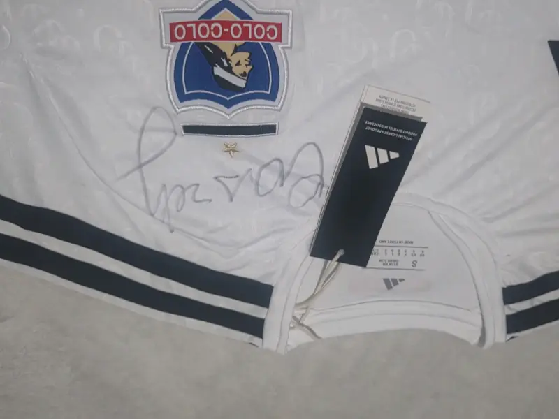 Camiseta Adidas Colo-Colo Autografiada Talla S - 3