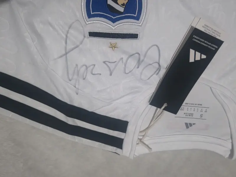Camiseta Adidas Colo-Colo Autografiada Talla S - 4