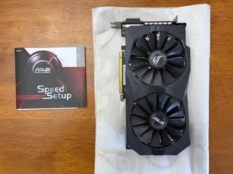 Tarjeta gráfica ASUS RX 570 con doble ventilador - 1