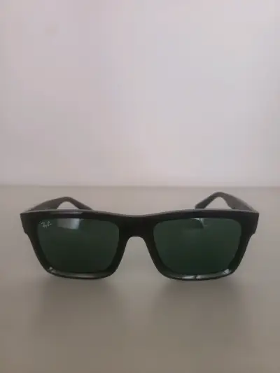 Gafas de sol Ray-Ban negras con estuche - miniatura 1
