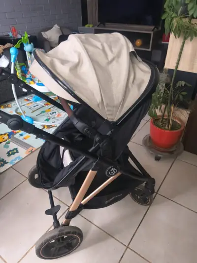 Coche de bebé beige con manillar ajustable - miniatura 3