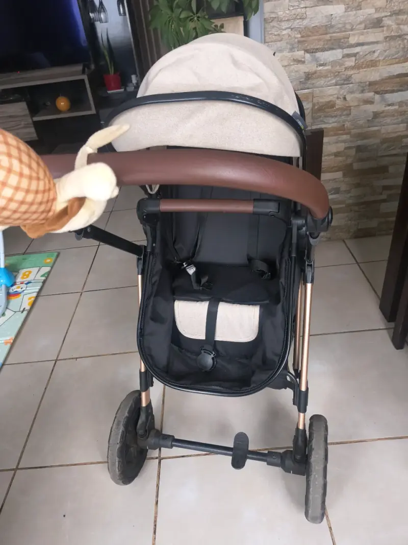 Coche de bebé beige con manillar ajustable - 5