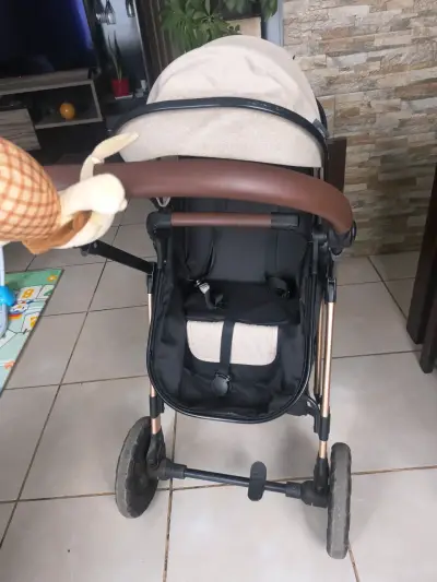Coche de bebé beige con manillar ajustable - miniatura 5