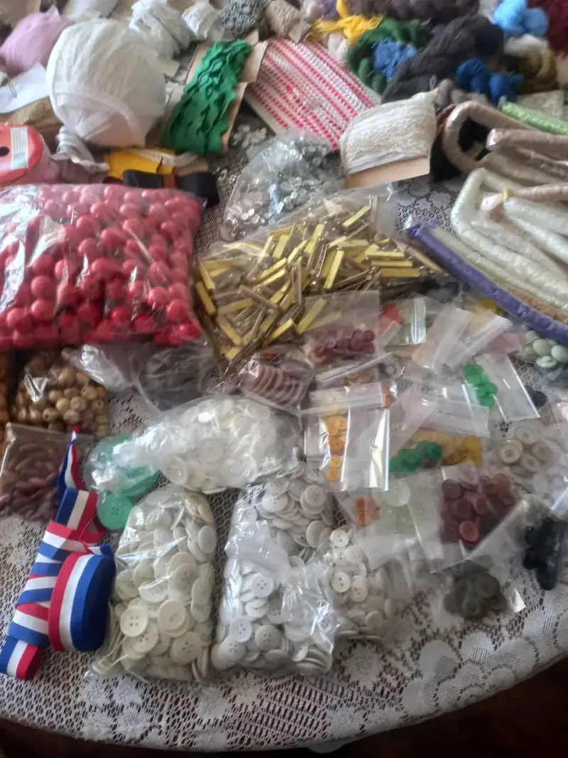 Lote de materiales para manualidades y costura - 3
