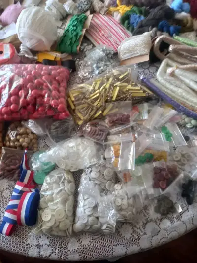 Lote de materiales para manualidades y costura - miniatura 3