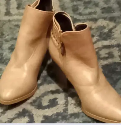 Botines de cuero beige con tacón alto - miniatura 1