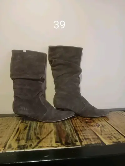 Botas de cuero para mujer en varios estilos - miniatura 3