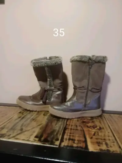 Botas de cuero para mujer en varios estilos - miniatura 5