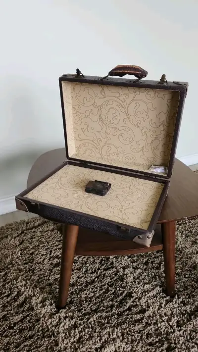 Reloj de Mesa Estilo Vintage con Caja Decorativa - miniatura 4