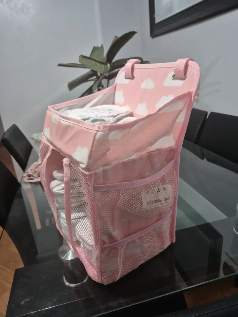 Organizador de pañales rosa con diseño de nubes - 1