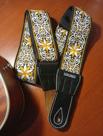 Ukulele de madera con funda y correa Kuai - miniatura 2