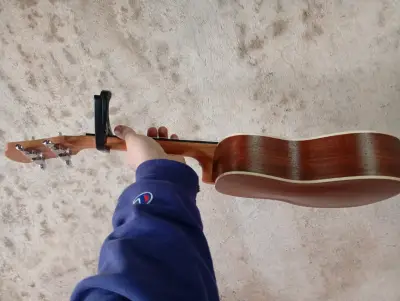 Ukulele de madera con funda y correa Kuai - miniatura 4