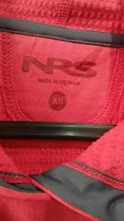 Polerón rojo con capucha NRS para mujer - miniatura 3