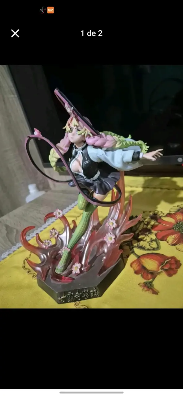 Figura de colección Mitsuri de Demon slayer