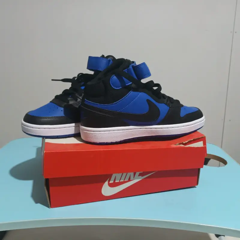 Zapatillas Nike azules y negras de caña alta - 1