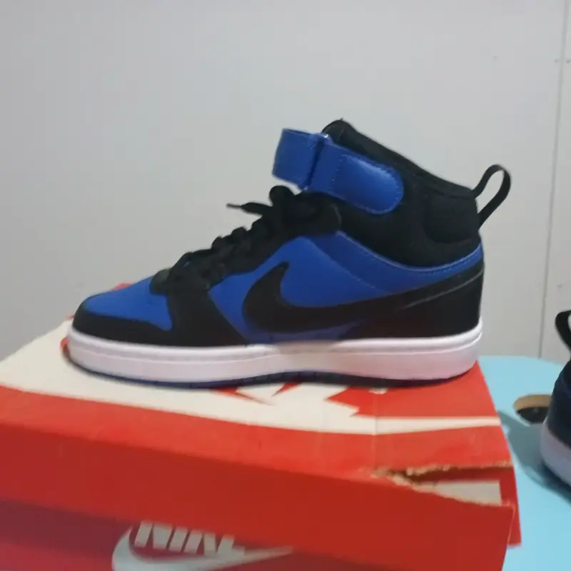 Zapatillas Nike azules y negras de caña alta - 2