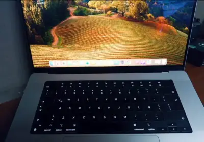 MacBook Pro 16 pulgadas como nuevo - miniatura 2
