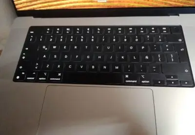 MacBook Pro 16 pulgadas como nuevo - miniatura 5