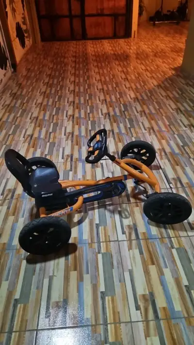Kart a pedales para niños color naranja - miniatura 2