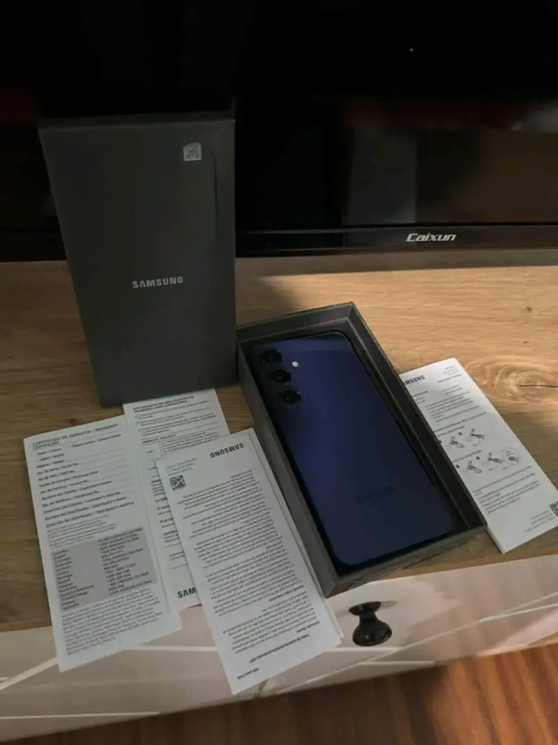 Samsung Galaxy S25 nuevo con caja - 3