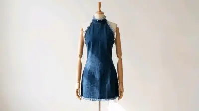 Vestido corto de mezclilla sin mangas - miniatura 2