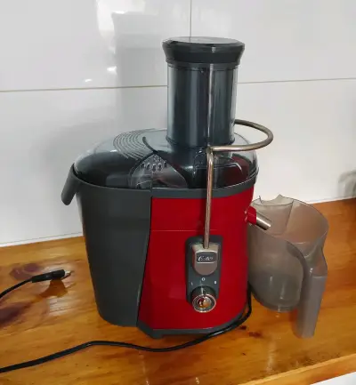 Extractor de Jugos Oster Rojo 600W - miniatura 1