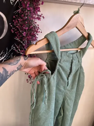 Pantalon verde de pana para mujer Shein talla M - miniatura 3
