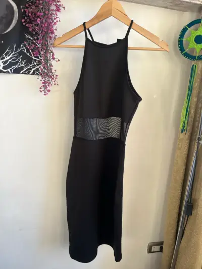 Vestido negro Forever 21 con detalle de malla - miniatura 1