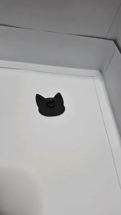Pin de gato anime con luna - miniatura 2