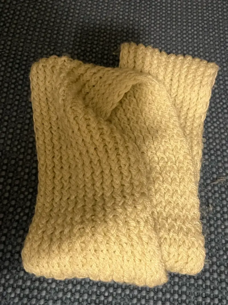 Bufanda de lana tejida a mano color beige