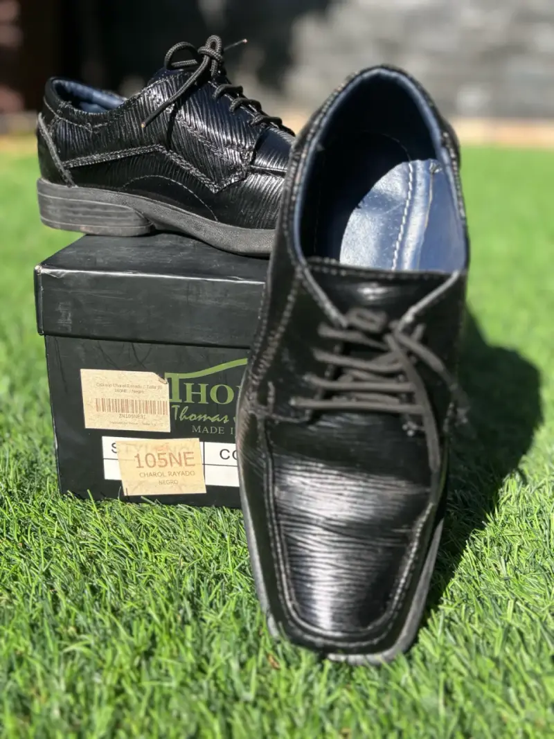 Zapatos de cuero negro charol rayado Thomas