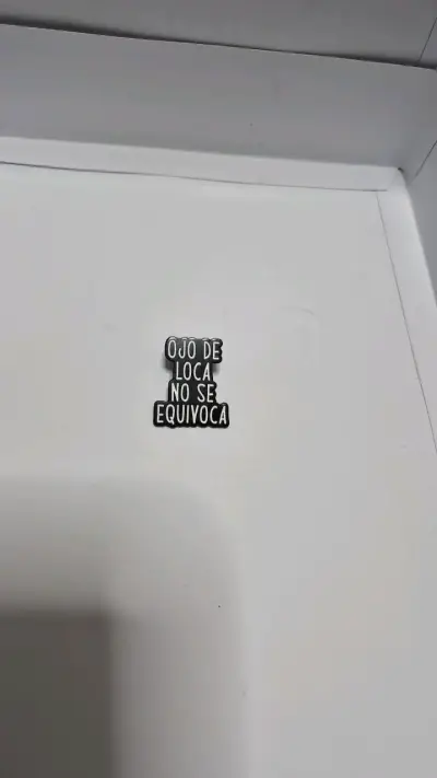 Pin con frase divertida - miniatura 1