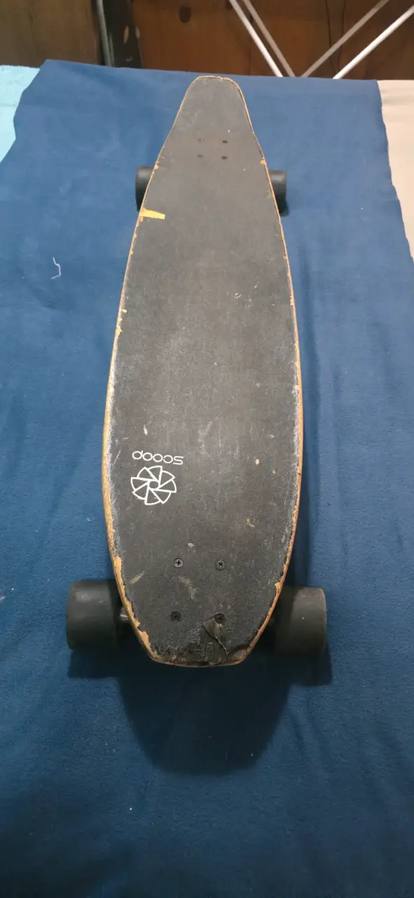 Skateboard de madera con ruedas robustas - 3
