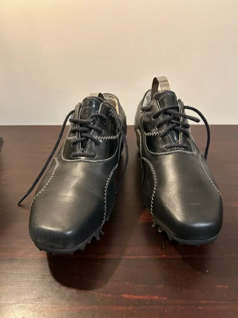 Zapatos de golf negros con tacos antideslizantes - 1