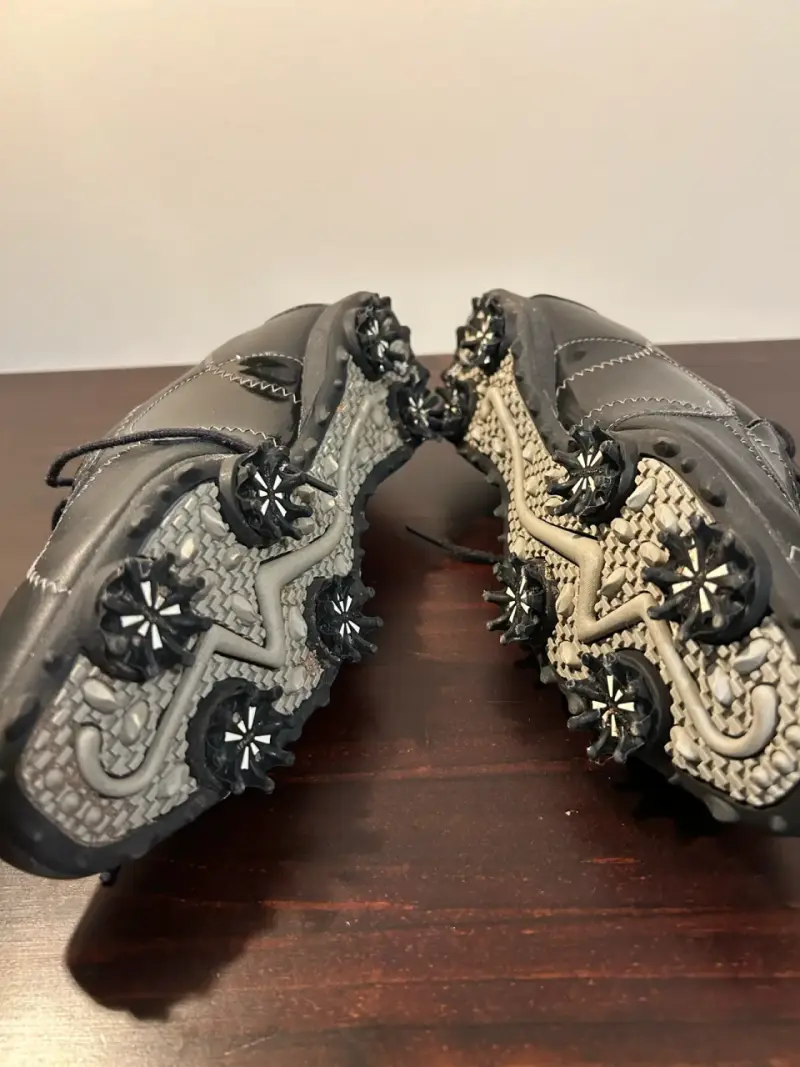 Zapatos de golf negros con tacos antideslizantes - 2