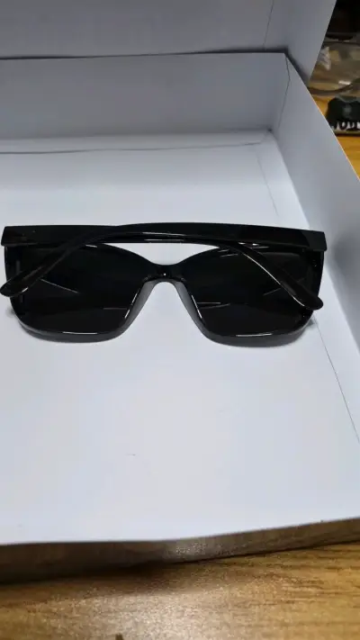 Gafas de Sol Cuadradas Negras Modernas - miniatura 2
