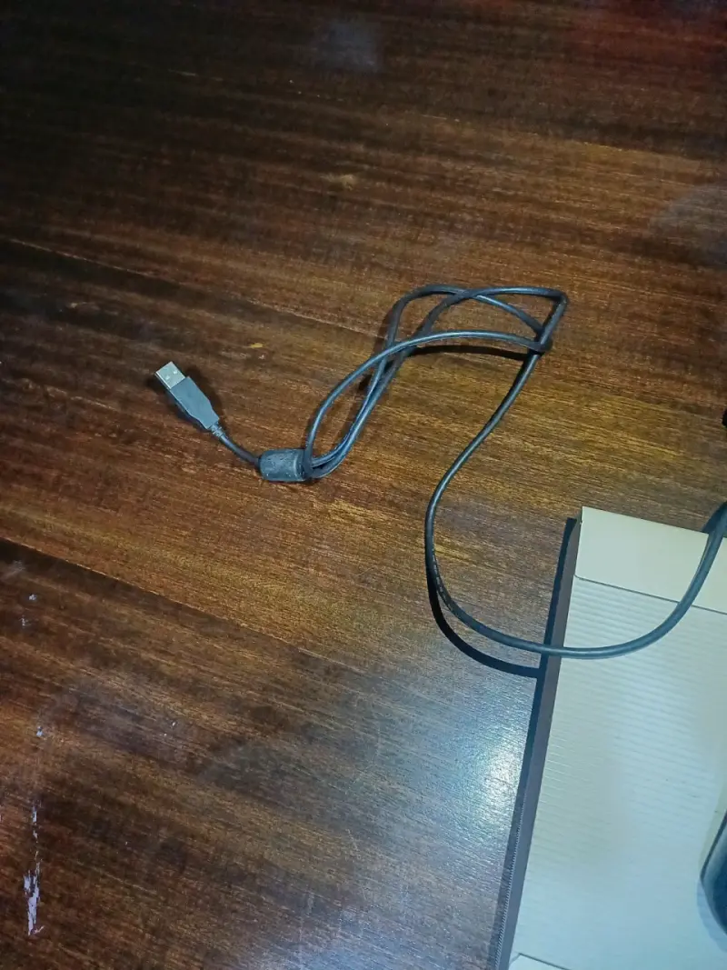 Consola PlayStation 3 con control y cables - 4