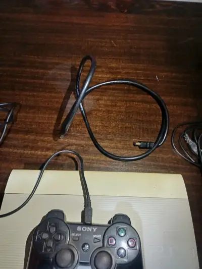 Consola PlayStation 3 con control y cables - miniatura 7