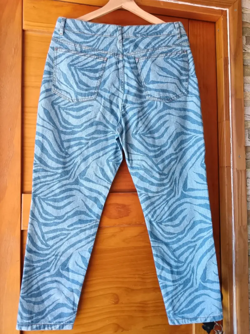 Jeans MNG con estampado animal print azul - 2