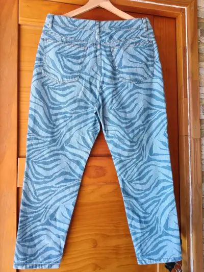 Jeans MNG con estampado animal print azul - miniatura 2