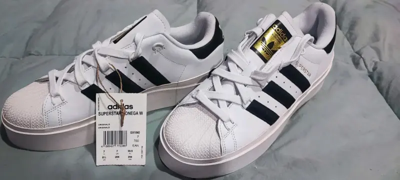 Zapatillas Adidas Superstar blancas y negr - 1