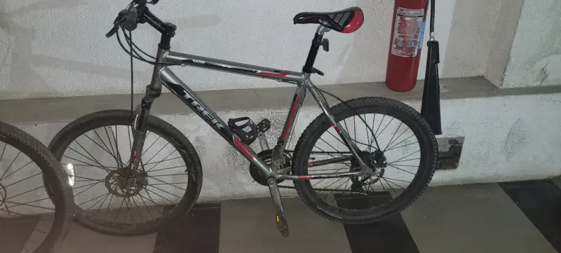 Bicicleta Trek 3500 Montaña Gris y Roja - 1