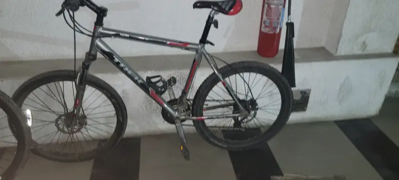 Bicicleta Trek 3500 Montaña Gris y Roja - 2