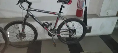 Bicicleta Trek 3500 Montaña Gris y Roja - miniatura 2