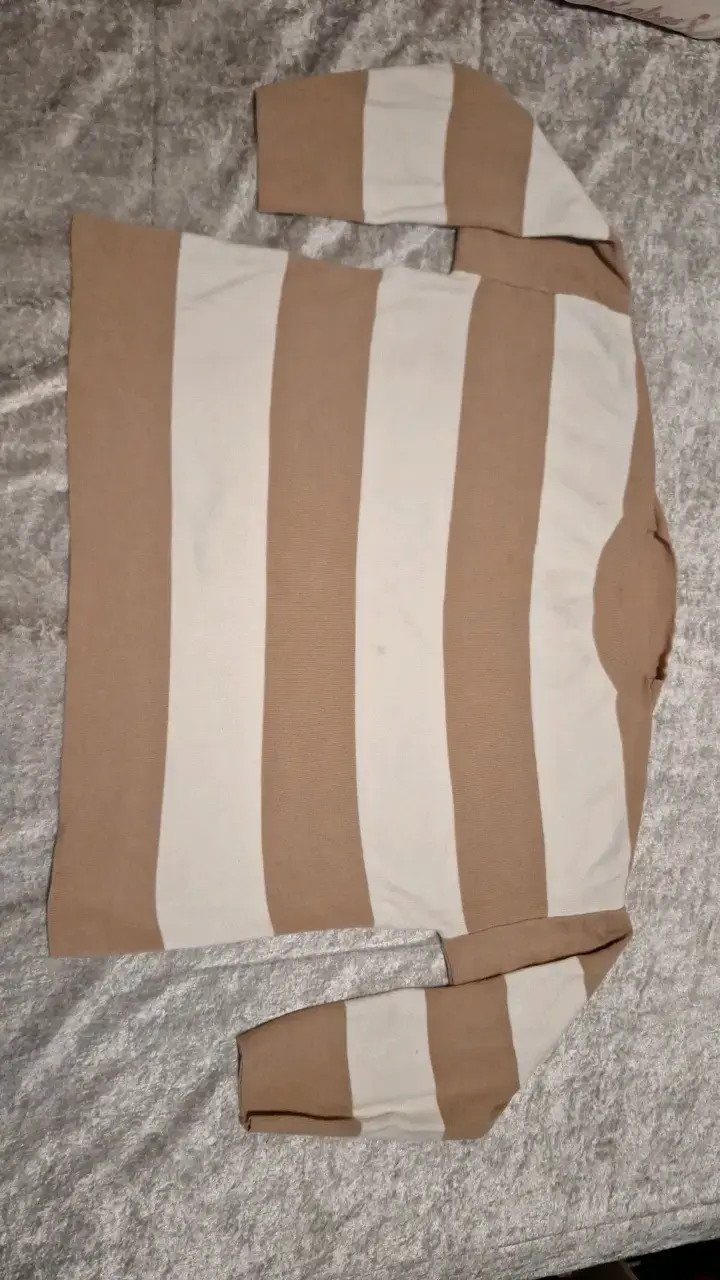 Conjunto de suéter y pantalón a rayas beige - 2