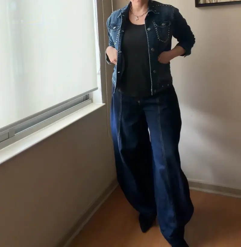 Chaqueta de mezclilla con tachas para mujer
